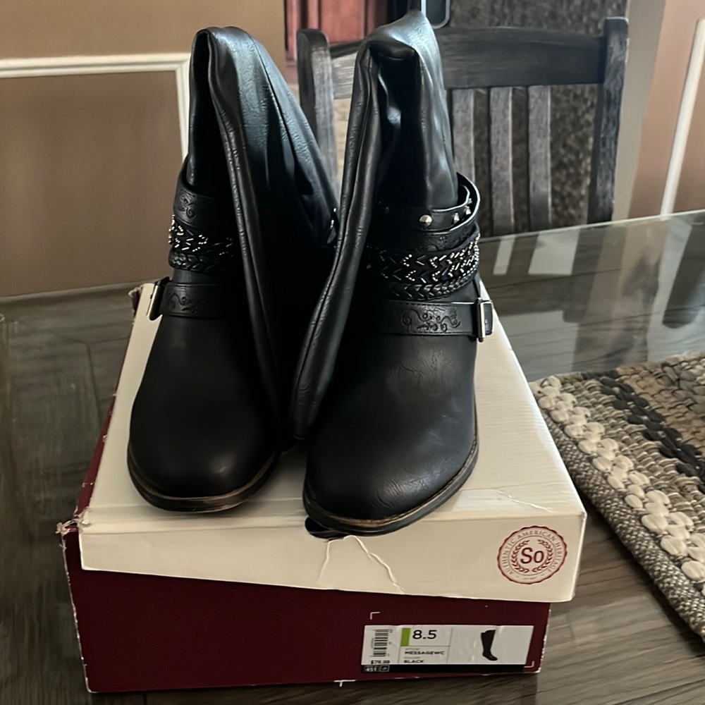 Size 8.5 black boots brand new never been worn, over the calf
